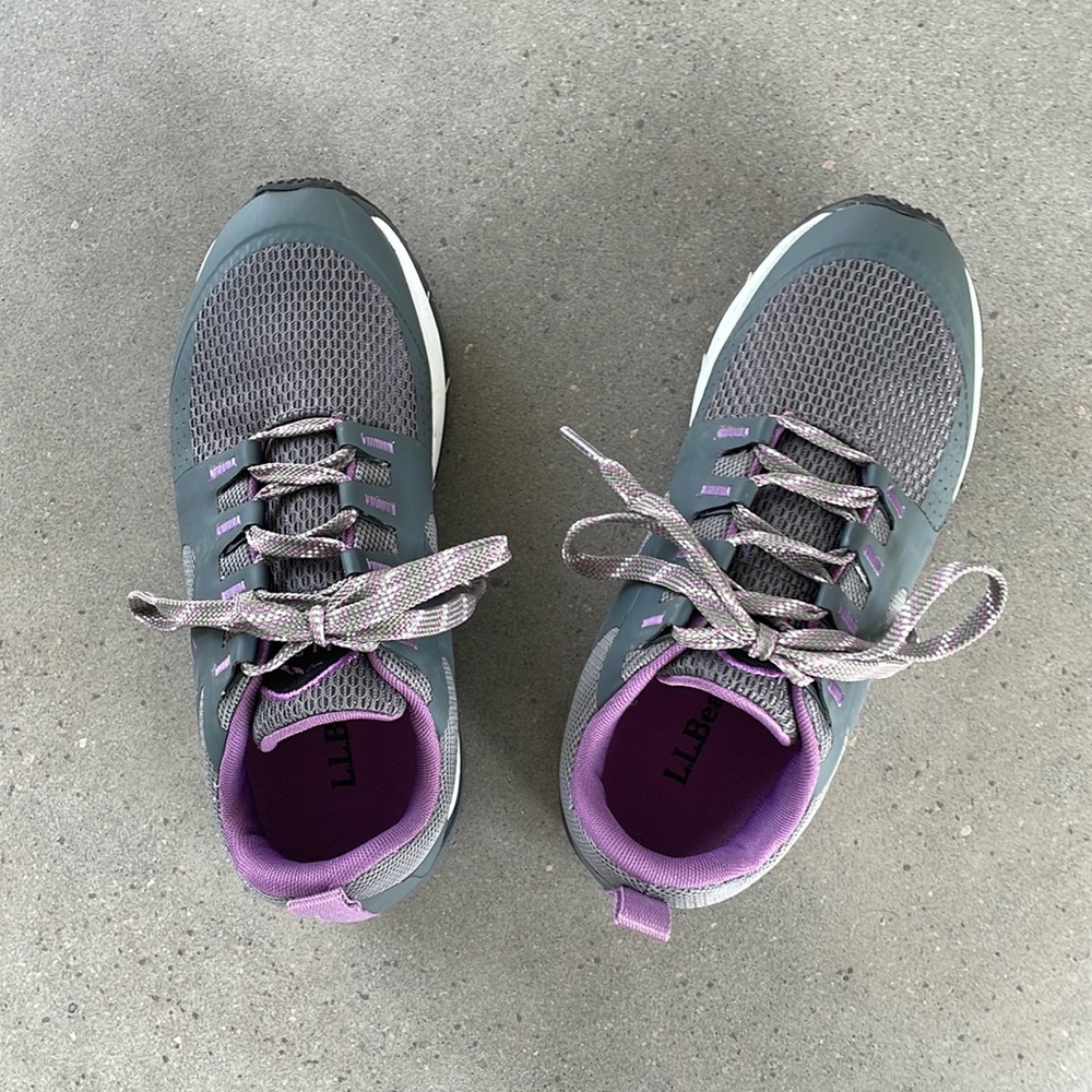 Like new Hiking sneakers size 6